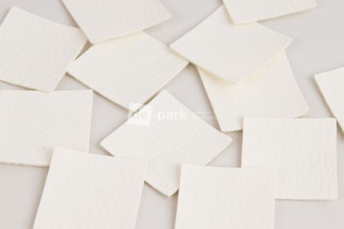 Koženkové čtverečky - bílá - 1001