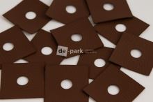 Koženkový čtvereček s dírkou 2ks - čokoládově hnědá